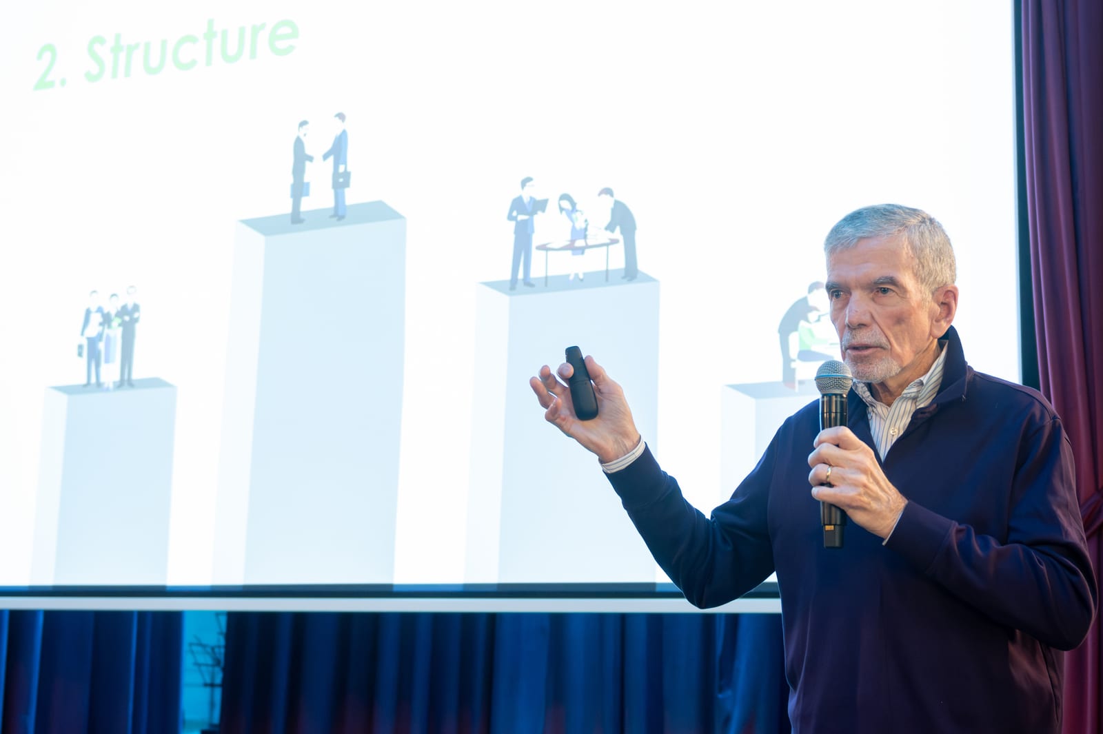 Paul Thornton presenting a talk on organizational structure
